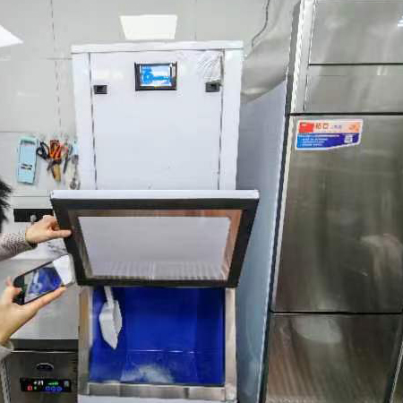 200公斤雪花制冰机交付重庆某火锅店