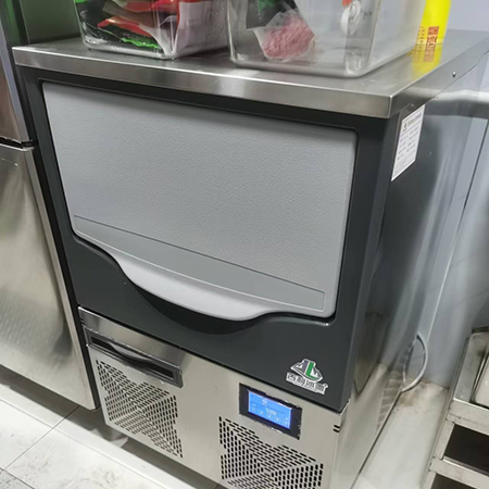 150公斤雪花制冰机交付河南某大学实验室