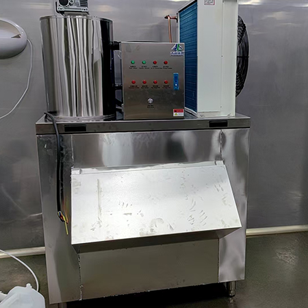 1吨不锈钢片冰机交付漯河某食品厂