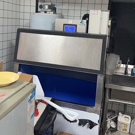 500公斤片冰机交付四川成都某火锅店